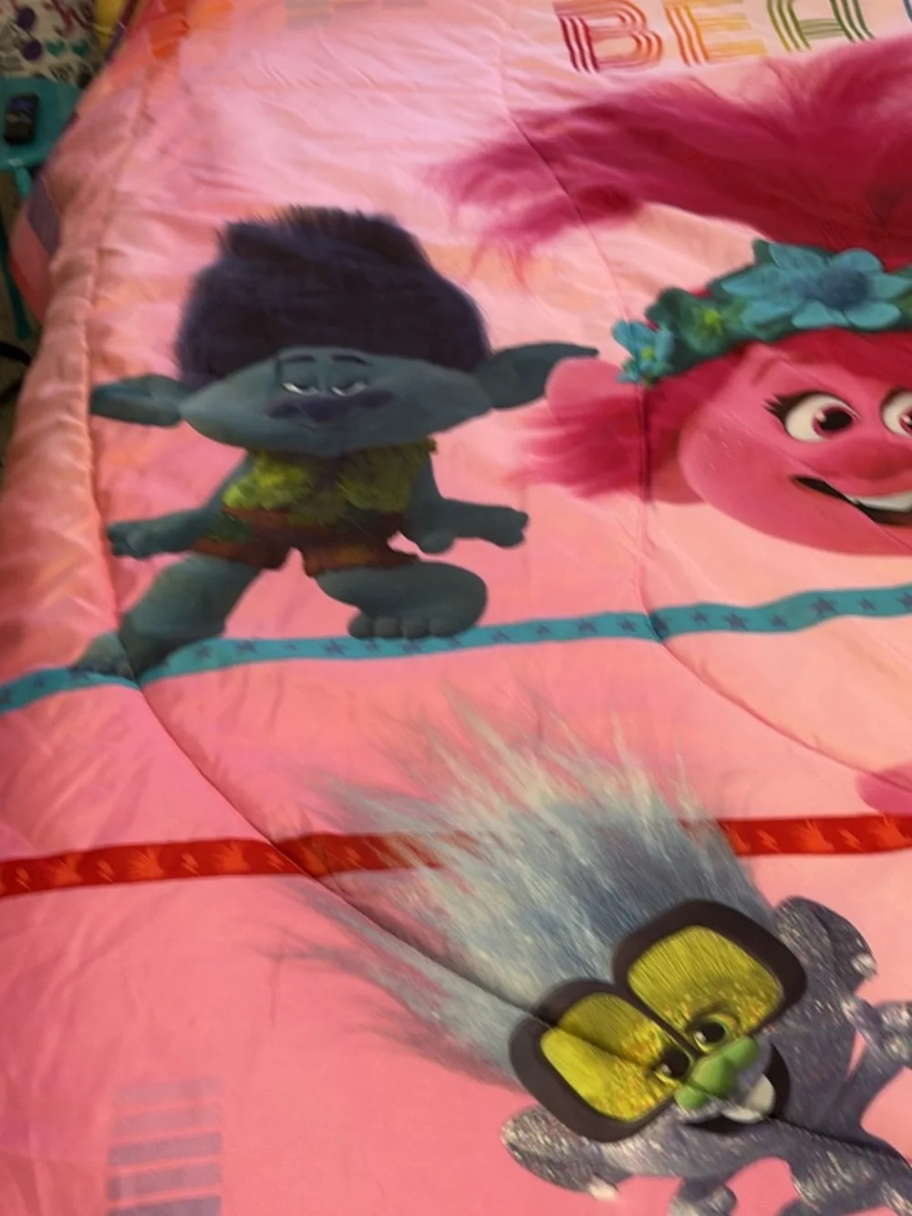 Dreamworks Pink & Multicolor Trolls 'Find Your Beat' Comforter